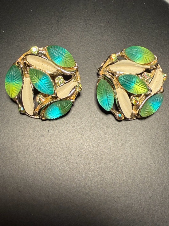 Jewelry - Vintage iridescent Teal-Green glass leaf clip on earrings.